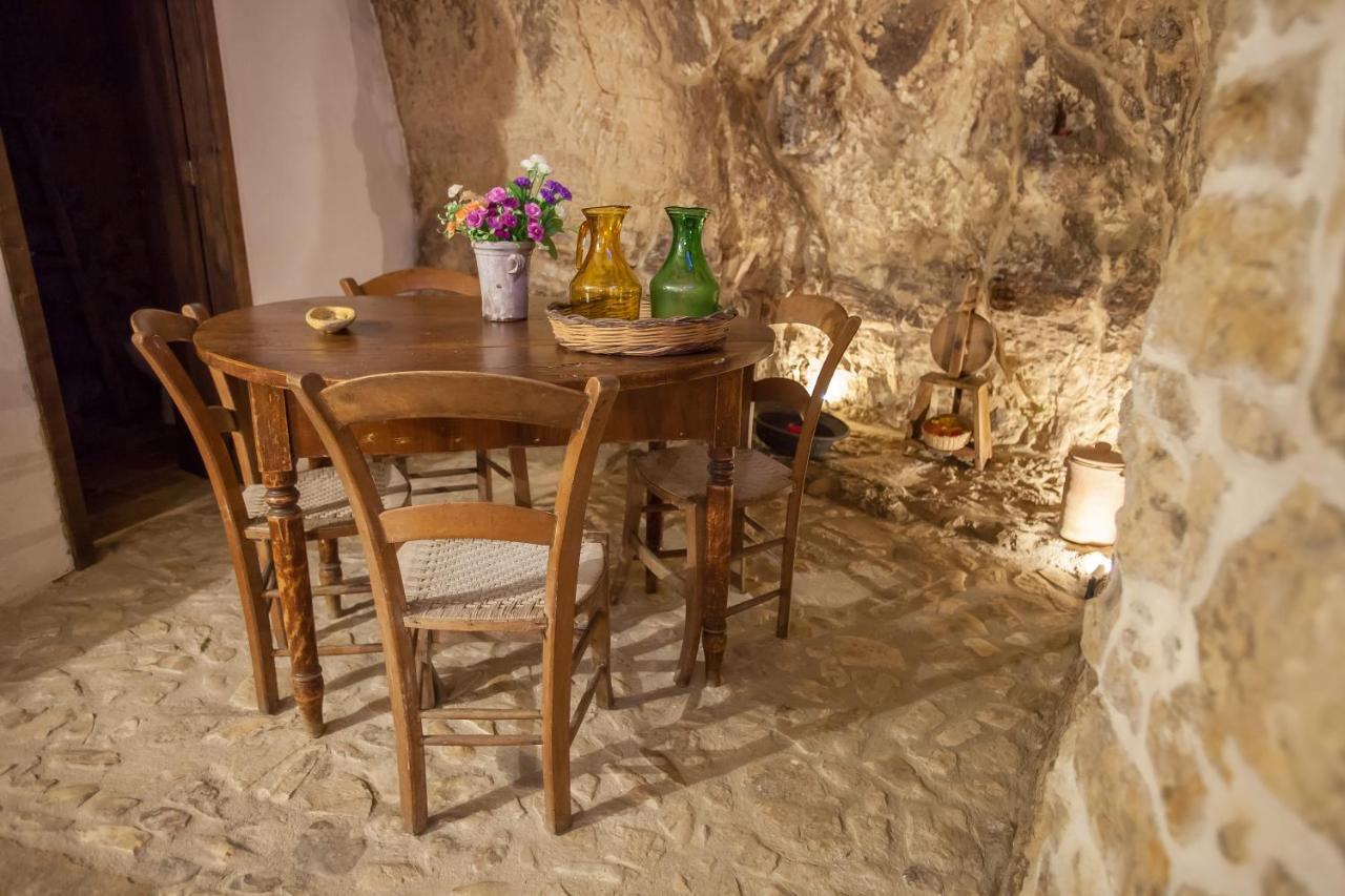 Case-Grotte Degli Avi, Esperienza Abitativa In Grotta モーディカ エクステリア 写真