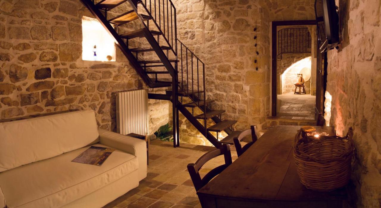 Case-Grotte Degli Avi, Esperienza Abitativa In Grotta モーディカ エクステリア 写真