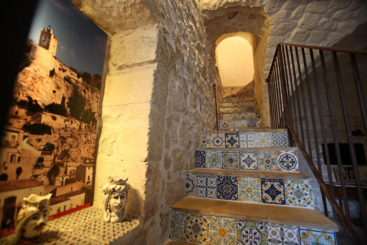 Case-Grotte Degli Avi, Esperienza Abitativa In Grotta モーディカ エクステリア 写真