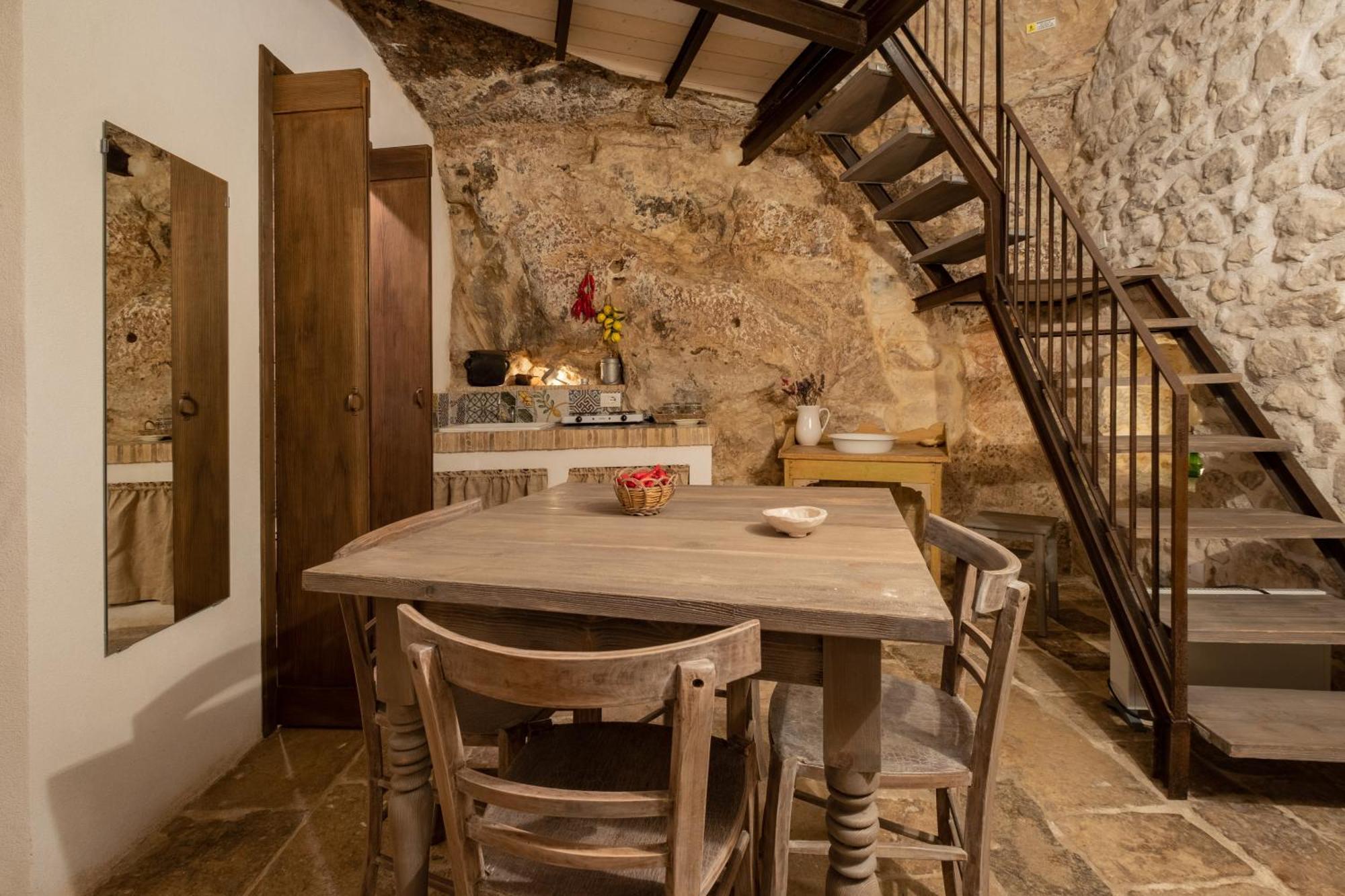 Case-Grotte Degli Avi, Esperienza Abitativa In Grotta モーディカ エクステリア 写真