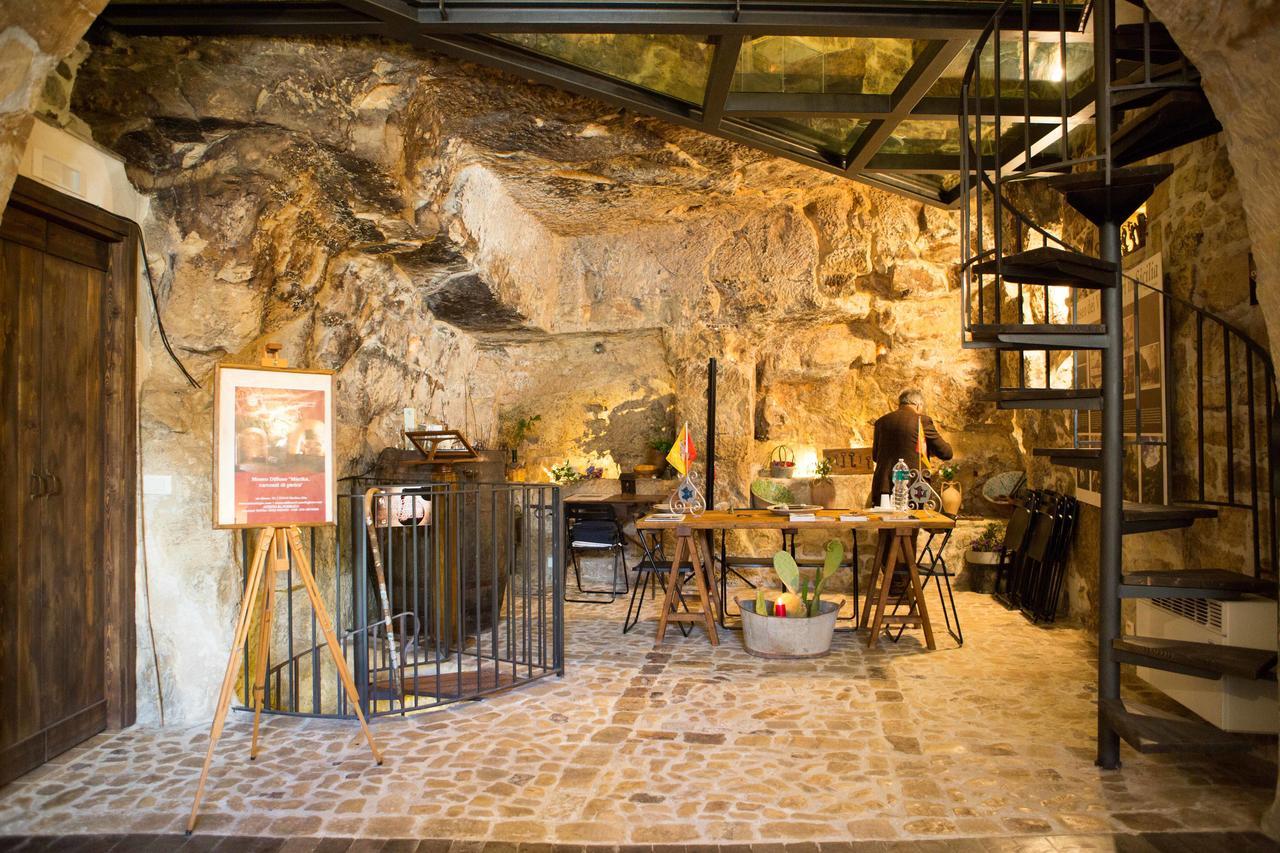 Case-Grotte Degli Avi, Esperienza Abitativa In Grotta モーディカ エクステリア 写真