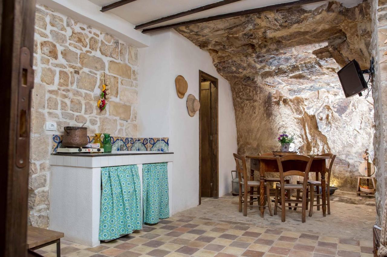 Case-Grotte Degli Avi, Esperienza Abitativa In Grotta モーディカ エクステリア 写真