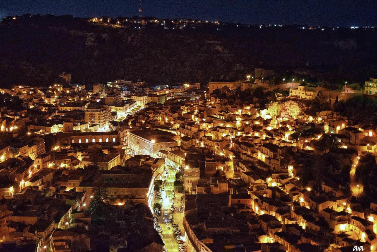 Case-Grotte Degli Avi, Esperienza Abitativa In Grotta モーディカ エクステリア 写真