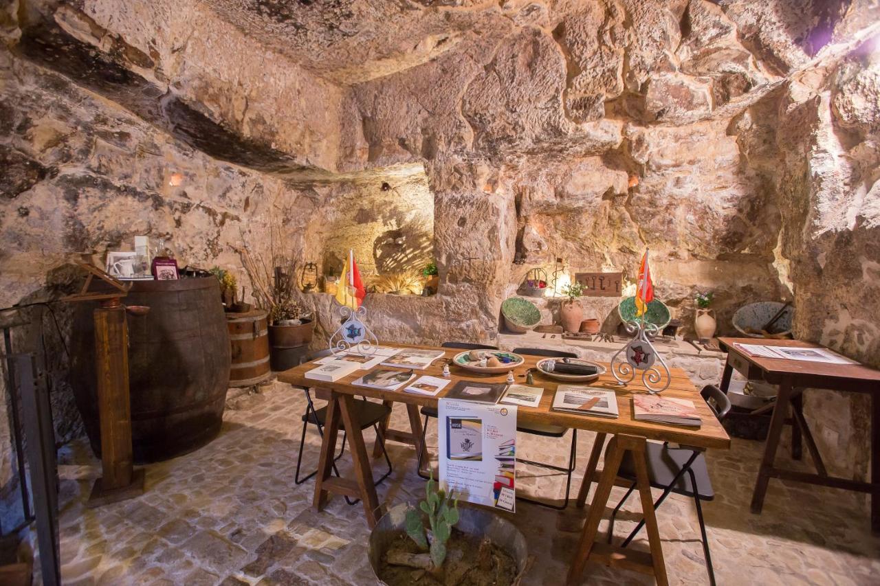 Case-Grotte Degli Avi, Esperienza Abitativa In Grotta モーディカ エクステリア 写真